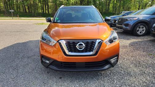 Monarch Orange/Super Black 2019 Nissan Kicks SR