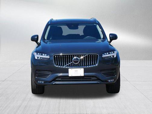 2022 Volvo XC90 T5 Momentum