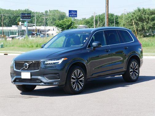 2022 Volvo XC90 T5 Momentum