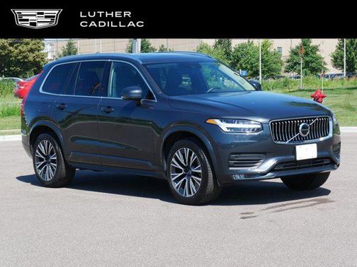 2022 Volvo XC90 T5 Momentum