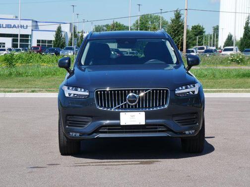 2022 Volvo XC90 T5 Momentum