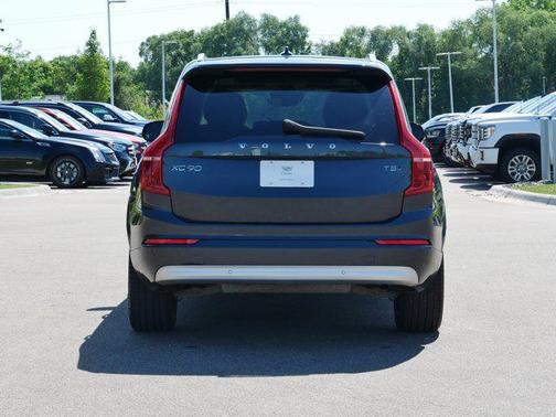 2022 Volvo XC90 T5 Momentum