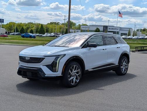 Vibrant White Tricoat 2026 Cadillac OPTIQ Luxury