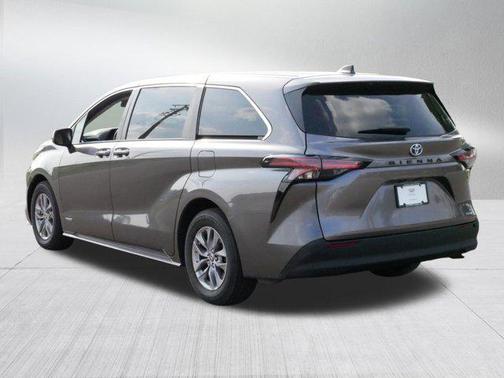 2021 Toyota Sienna LE