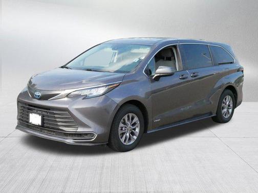 2021 Toyota Sienna LE