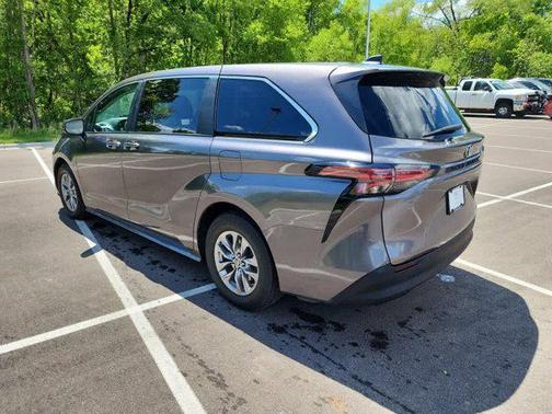 2021 Toyota Sienna LE