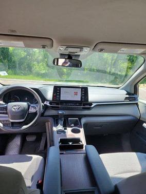 2021 Toyota Sienna LE