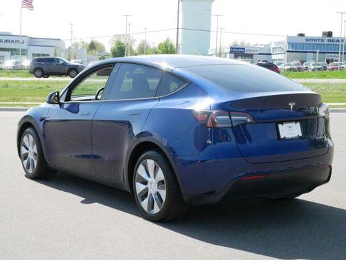 2022 Tesla Model Y Long Range Dual Motor All-Wheel Drive