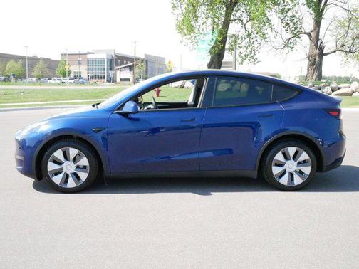 2022 Tesla Model Y Long Range Dual Motor All-Wheel Drive