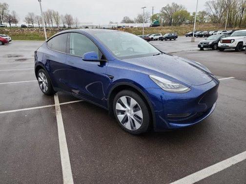 2022 Tesla Model Y Long Range Dual Motor All-Wheel Drive