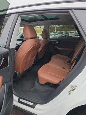 2022 Audi Q8 55 Premium Plus