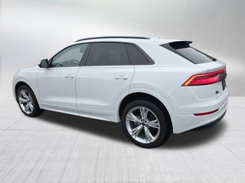 2022 Audi Q8 55 Premium Plus