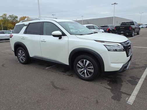 2024 Nissan Pathfinder SL 4WD