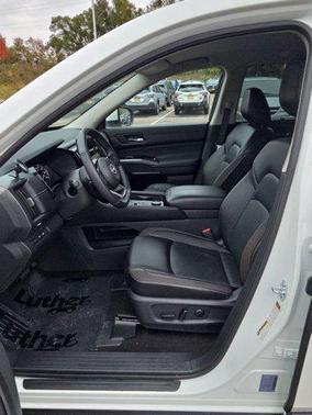 2024 Nissan Pathfinder SL 4WD