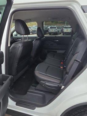 2024 Nissan Pathfinder SL 4WD