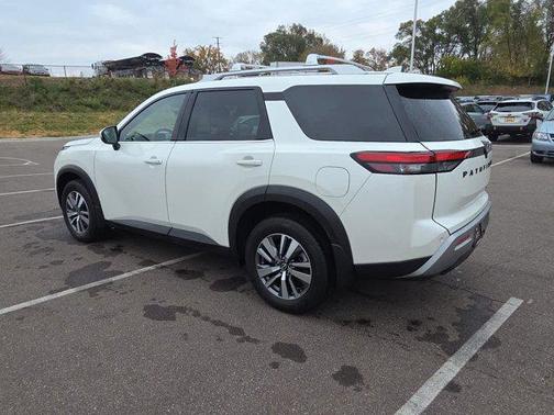 2024 Nissan Pathfinder SL 4WD