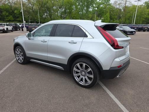 Radiant Silver Metallic 2019 Cadillac XT4 Premium Luxury