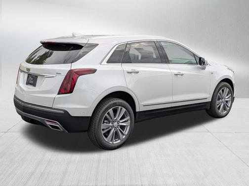 Crystal White Tricoat 2026 Cadillac XT5 Premium Luxury