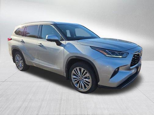 2023 Toyota Highlander Hybrid Platinum
