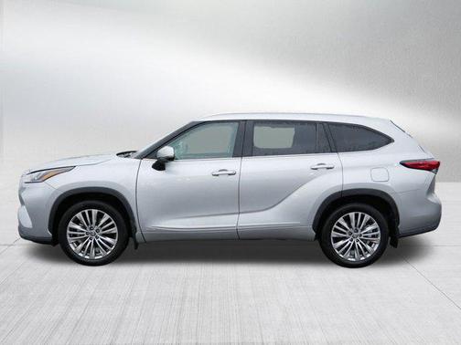 2023 Toyota Highlander Hybrid Platinum