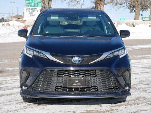 2021 Toyota Sienna XSE 7 Passenger