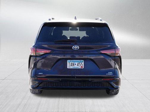 2021 Toyota Sienna XSE 7 Passenger