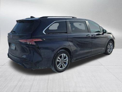 2021 Toyota Sienna XSE 7 Passenger