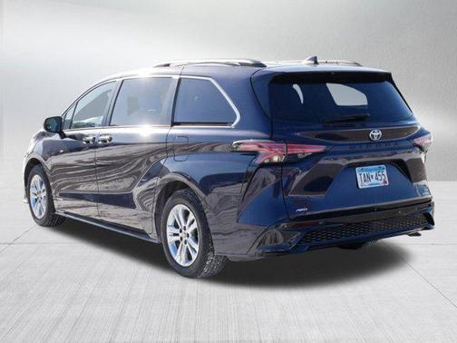 2021 Toyota Sienna XSE 7 Passenger