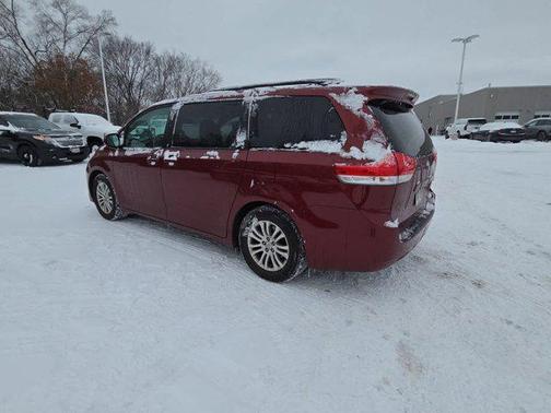 2012 Toyota Sienna XLE