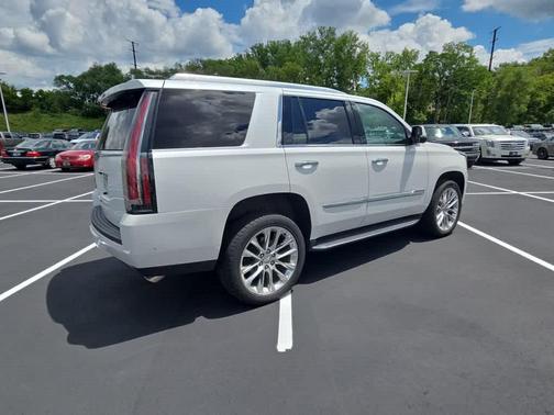 Crystal White Tricoat 2017 Cadillac Escalade Luxury