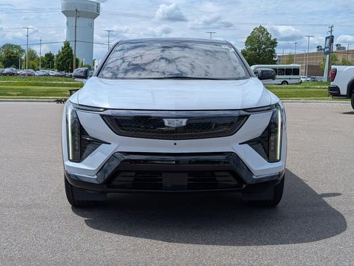 Vibrant White Tricoat 2026 Cadillac OPTIQ Sport