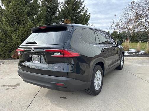 2025 Toyota Highlander LE