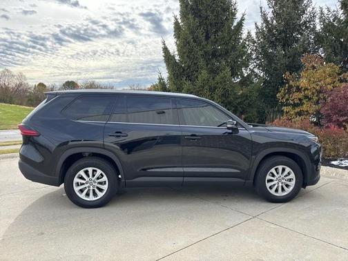 2025 Toyota Highlander LE