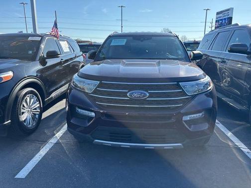 Jewel Red Metallic Tinted Clearcoat 2022 Ford Explorer XLT