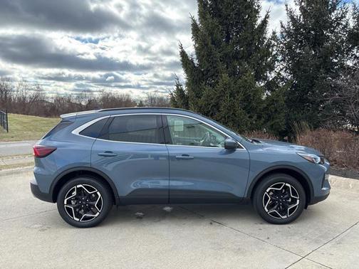 2026 Ford Escape Platinum