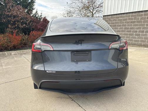 2024 Tesla Model Y Performance Dual Motor All-Wheel Drive