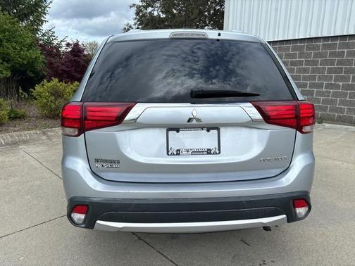 2016 Mitsubishi Outlander ES
