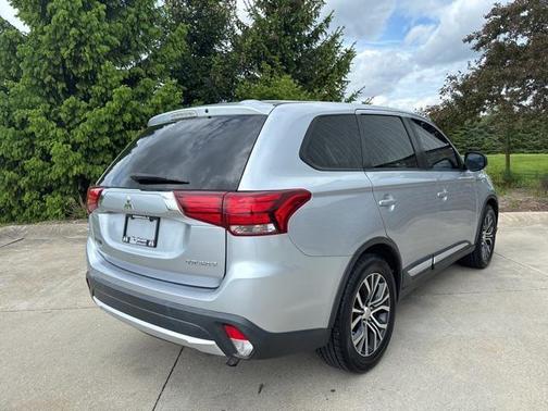 2016 Mitsubishi Outlander ES