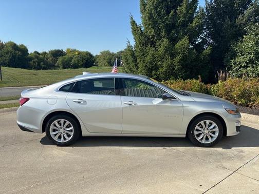2022 Chevrolet Malibu FWD LT