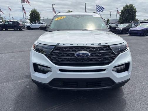 Star White Metallic Tri-Coat 2023 Ford Explorer XLT
