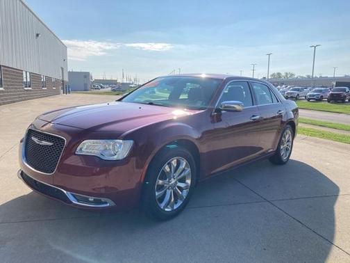 Photo 3 of 27 of 2018 Chrysler 300 Limited