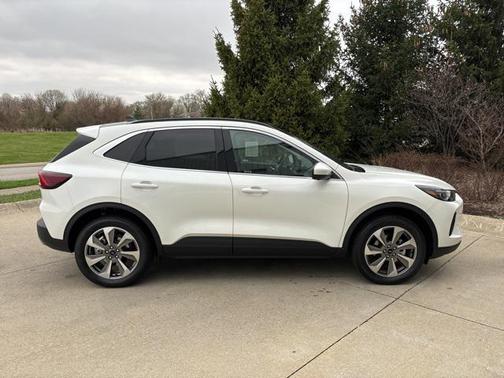 2025 Ford Escape Platinum
