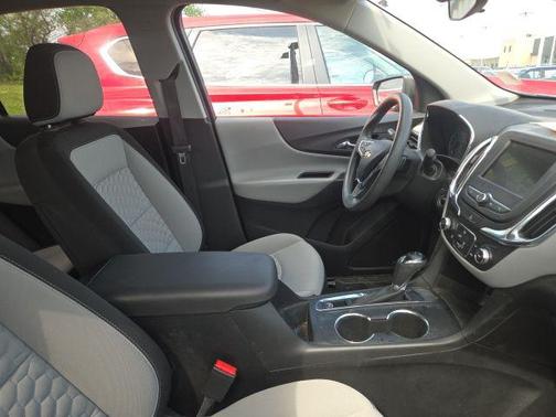 Silver Ice Metallic 2020 Chevrolet Equinox LS