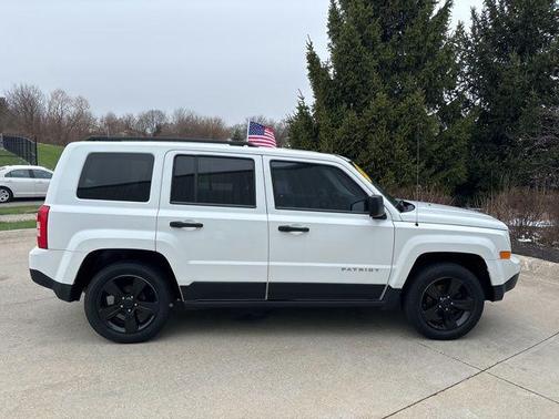 Bright White Clearcoat 2014 Jeep Patriot Latitude