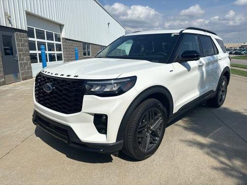 Star White Metallic Tri-Coat 2026 Ford Explorer ST-Line
