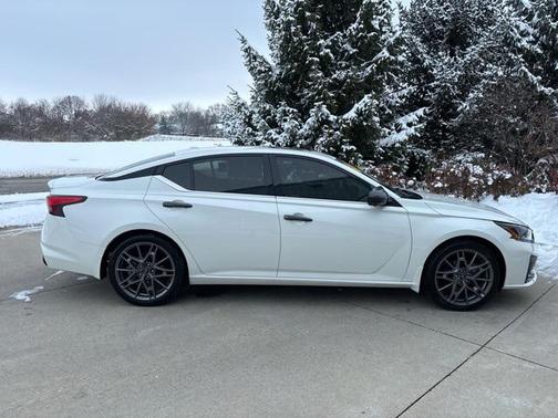 2024 Nissan Altima SR VC-Turbo FWD