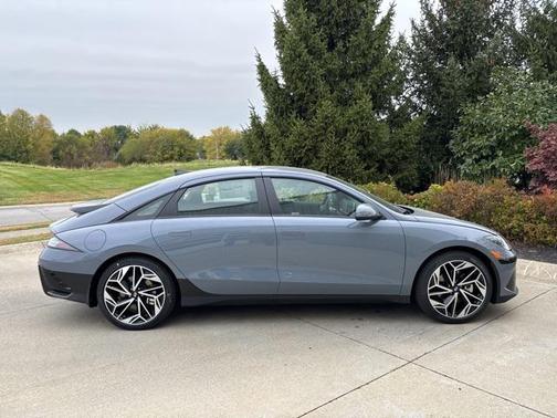 2025 Hyundai IONIQ 6 SEL