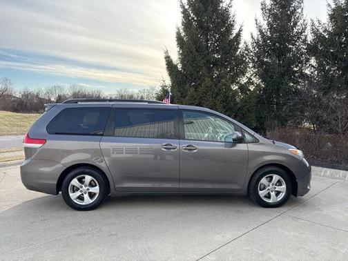 2014 Toyota Sienna LE