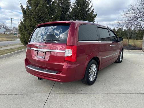 2014 Chrysler Town & Country Touring-L
