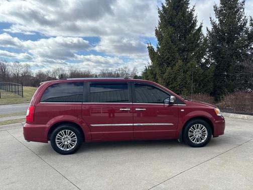 2014 Chrysler Town & Country Touring-L